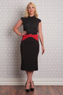 Jupe vintage avec un noeud rouge