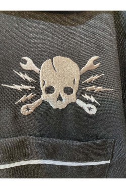 Chemise brodée tete de mort