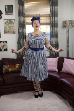 Robe rétro rayée bleue