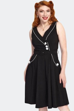 Robe noire swing sans manches