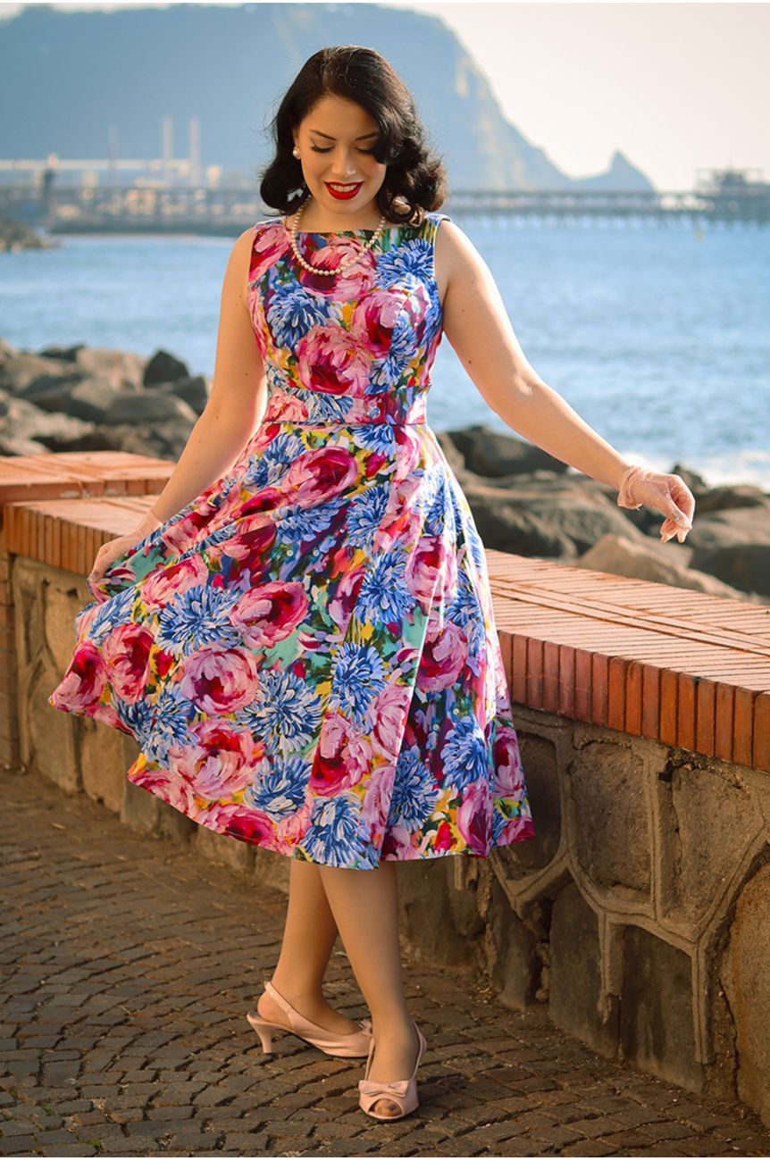 Robe pin-up a fleur hearts and roses
