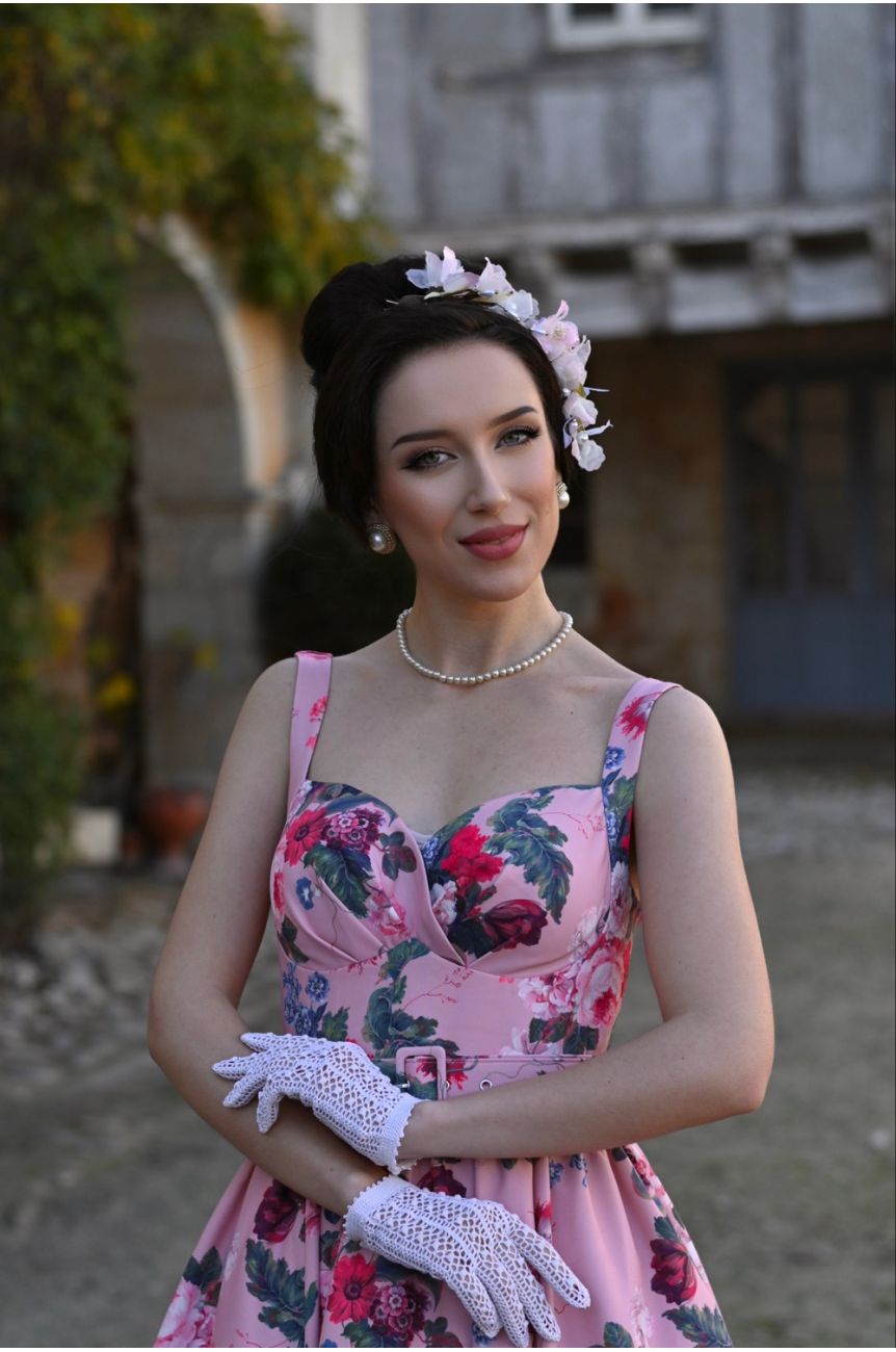Robe vintage pin-up rose floral avec décolleté c?ur