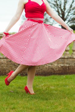 Jupe gingham rouge carreaux blanc midi swing retro annees 50 elegant
