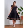 Robe noire rayures ricrac multicolores encolure bateau jupe swing pin-up