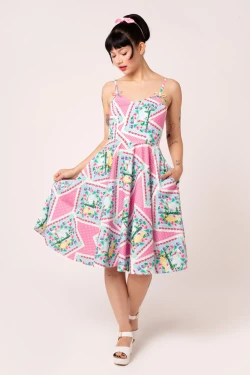 Robe rose patchwork tropical hibiscus palmiers swing bretelles noeuds Hell Bunny vintage