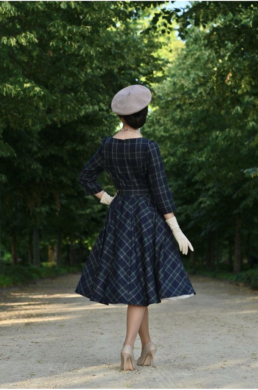 Dos robe marine carreaux jupe circulaire ample jupon apparent manches 3/4 retro chic