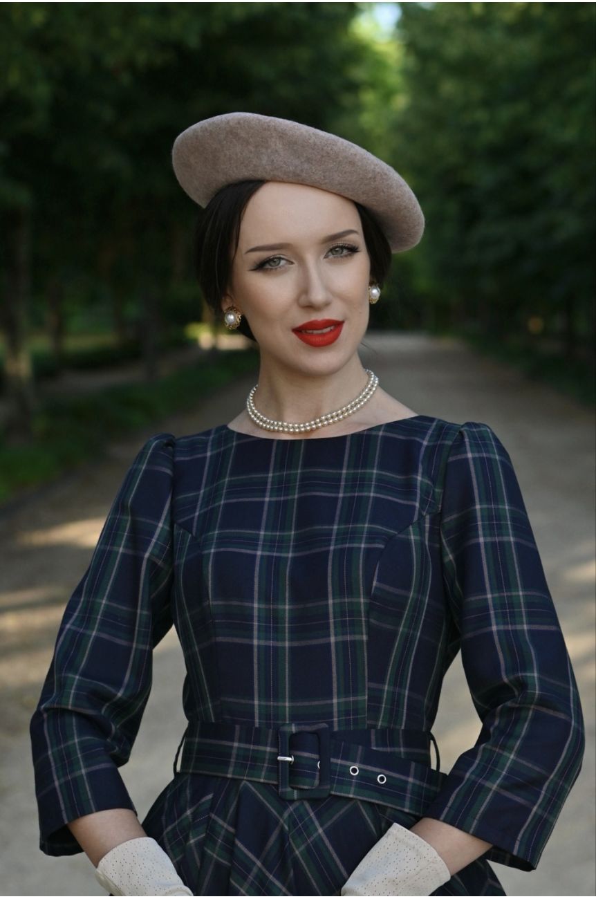 Robe pin-up marine carreaux swing jupon visible ceinture boucle style elegance 50s