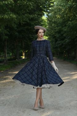 Robe carreaux marine col bateau manches 3/4 jupe circulaire jupon blanc Hearts and Roses