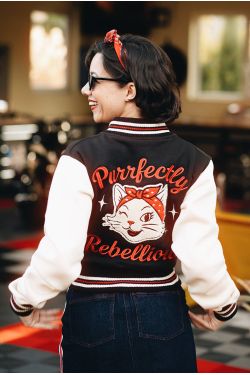 Veste college courte noire ecru Purrfectly Rebellious chat pin-up patch QK Queen Kerosin